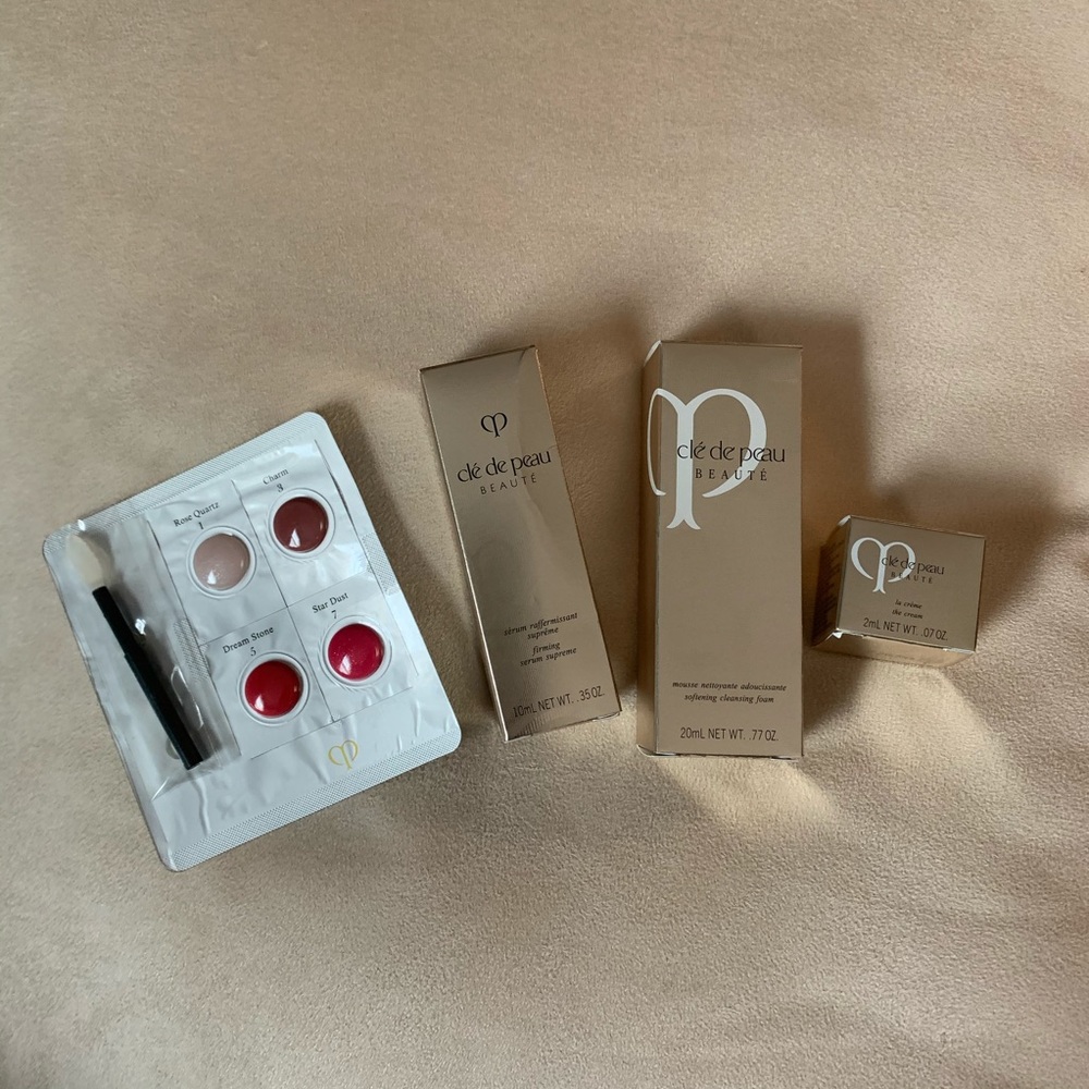 Cle De Peau Samples